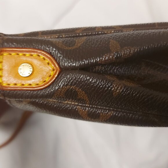 Louis Vuitton Monogram Favorite MM Bag - Picture 6 of 9